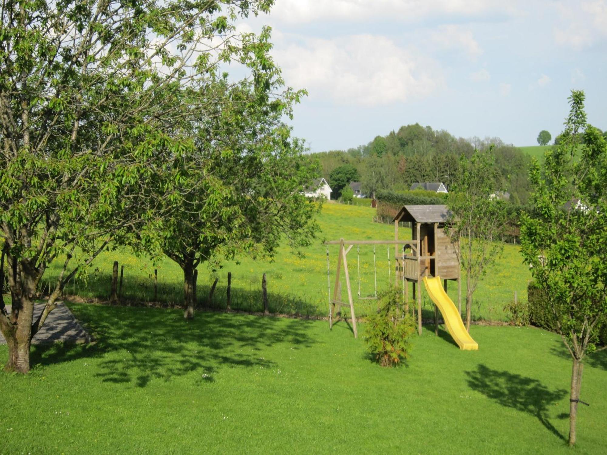 Contemporary Holiday Home In Houffalize With Private Garden エクステリア 写真