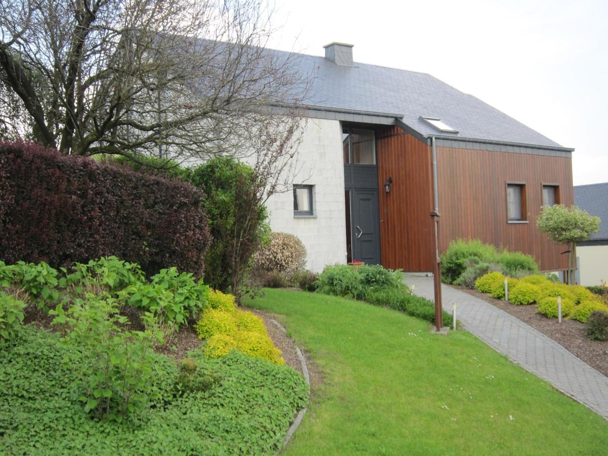 Contemporary Holiday Home In Houffalize With Private Garden エクステリア 写真