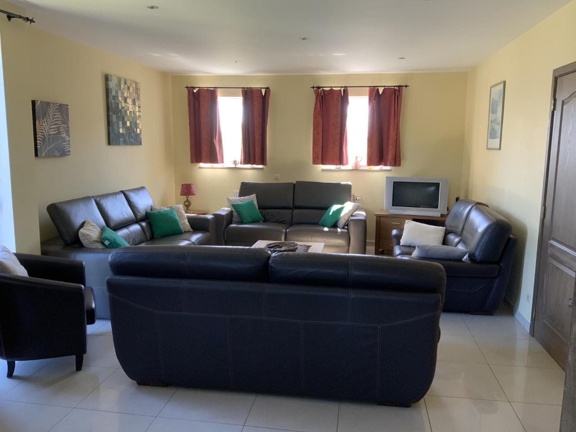 Contemporary Holiday Home In Houffalize With Private Garden エクステリア 写真